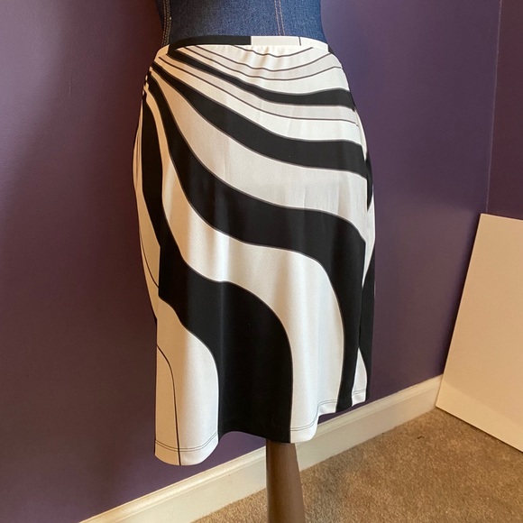 Express Dresses & Skirts - 4/$25 Express Skirt Size M
